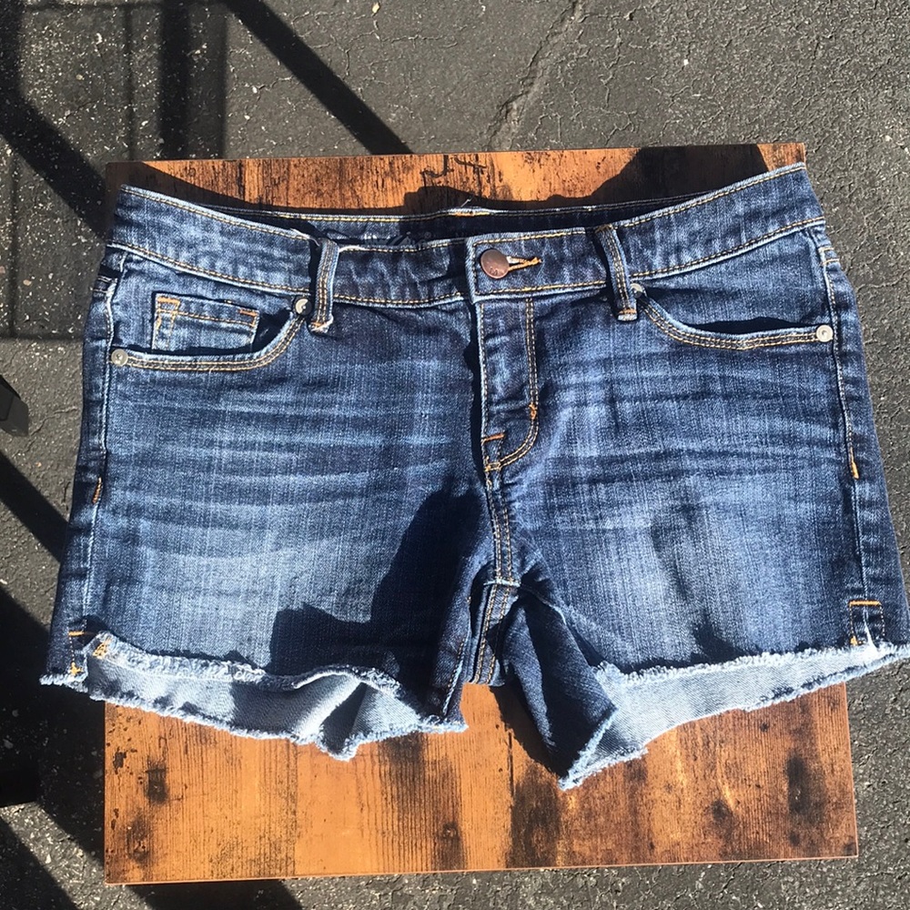 Mid-Rise Jean shorts